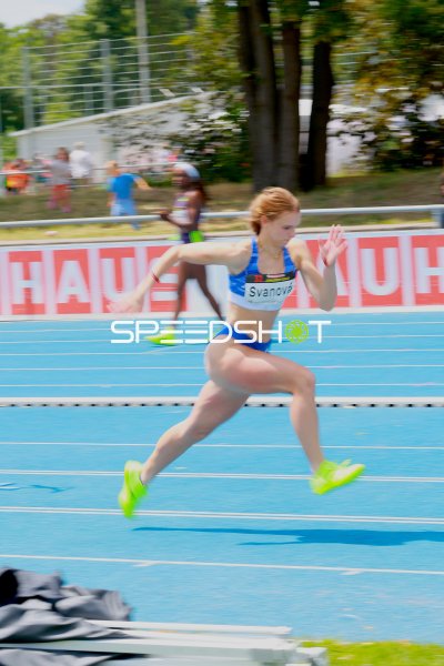 Dominika Svanová (#352) beim 200m-Lauf im Michael-Hoffmann-Stadion Mannheim