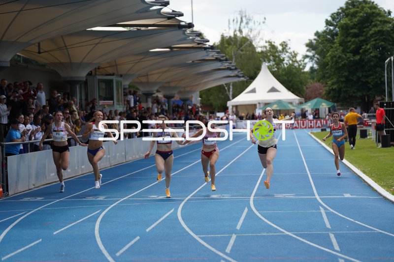 Thea Parnis COLEIRO beim Zieleinlauf im Sprint im Michael-Hoffmann-Stadion Mannheim
