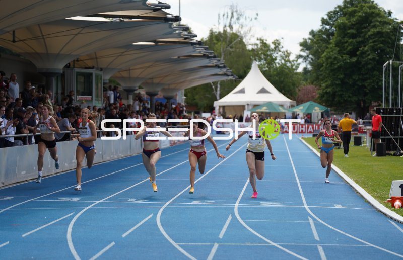 Zieleinlauf im 200m-Sprint der Frauen im Michael-Hoffmann-Stadion Mannheim