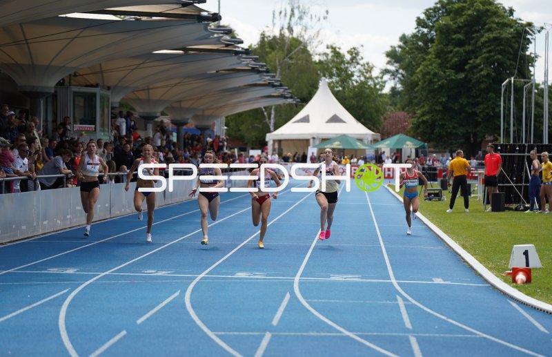 Thea Parnis Coleiro im Zieleinlauf beim 200m-Sprint in Mannheim