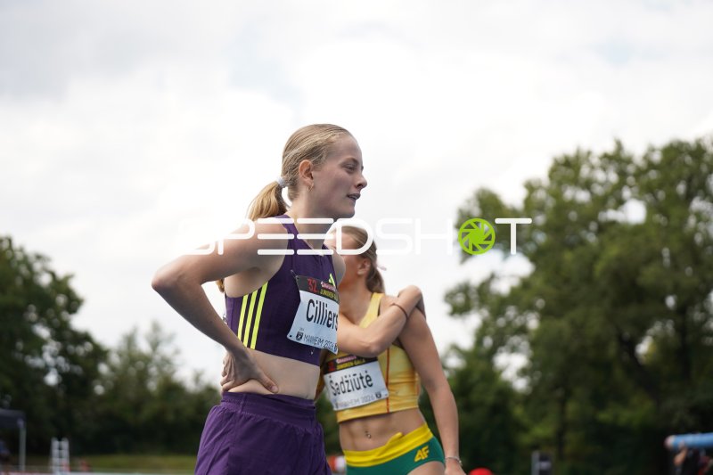 Zoé Cilliers (#354) und Ieva Šadžiūtė (#240) nach dem Wettkampf in Mannheim