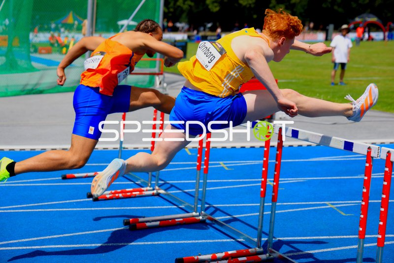 Edvin Örnborg (#302) beim Hürdenlauf im Michael-Hoffmann-Stadion Mannheim