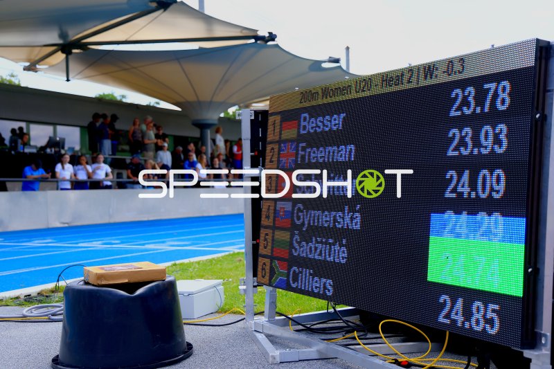 Ergebnisanzeige beim 200m-Lauf der Frauen U20 im Michael-Hoffmann-Stadion
