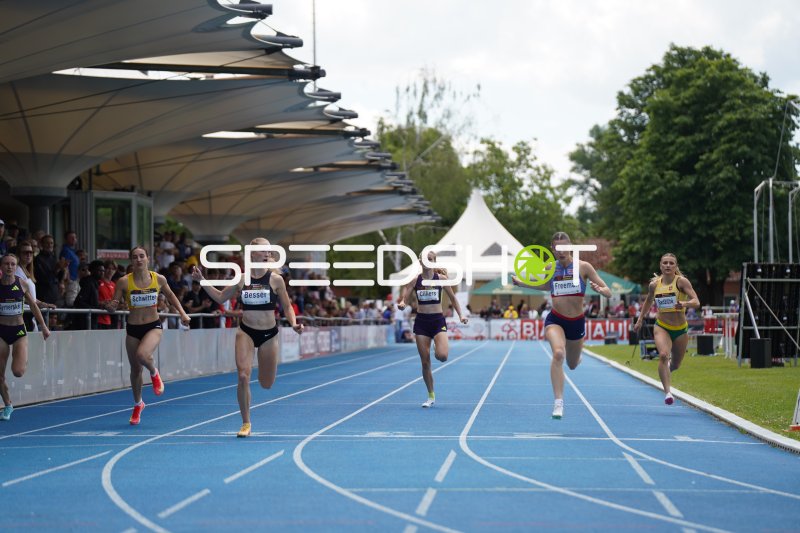 Mia Besser und Zoé Cilliers im Sprintfinale im Michael-Hoffmann-Stadion Mannheim