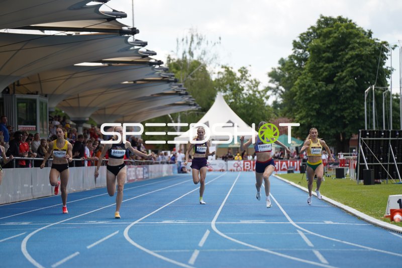 Mia Besser und Zoé Cilliers im Sprintfinale im Michael-Hoffmann-Stadion Mannheim