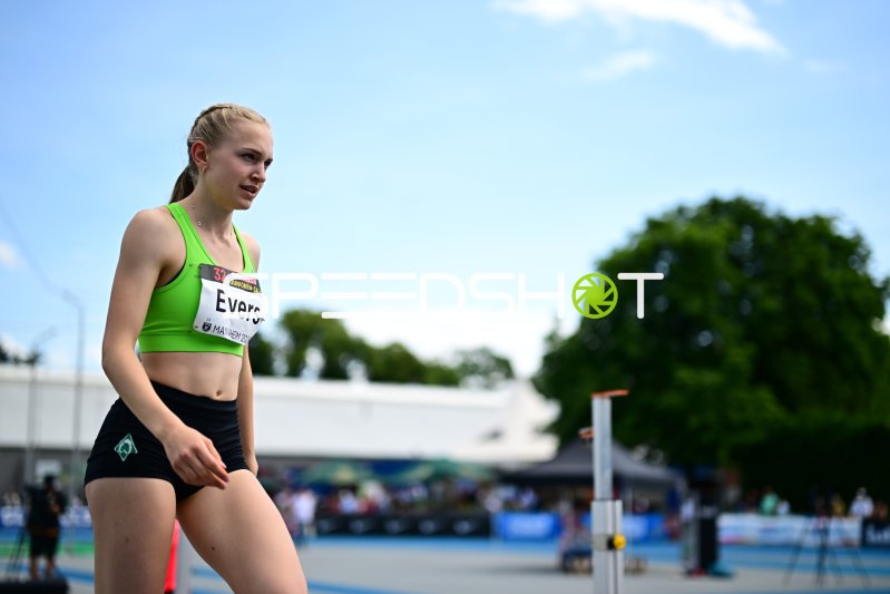 Carolin Evers beim Hochsprung im Michael-Hoffmann-Stadion Mannheim