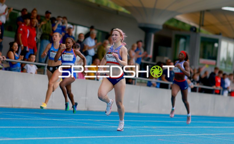 Sophie Thomas (#211) beim 200m-Sprint im Michael-Hoffmann-Stadion Mannheim