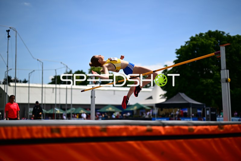 Hochsprung-Athletin beim Fosbury-Flop im Michael-Hoffmann-Stadion Mannheim