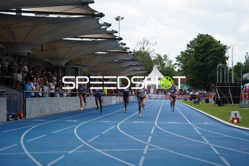 Frauen-Sprint-Finale auf der Zielgeraden im Michael-Hoffmann-Stadion Mannheim
