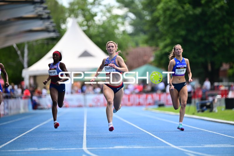 Sophie Thomas (#211) im 200m-Sprint beim Michael-Hoffmann-Stadion Mannheim