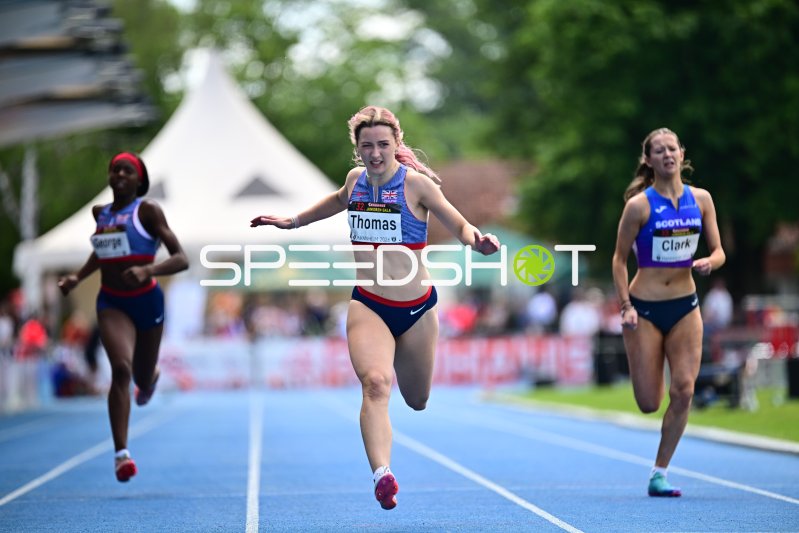 Sophie Thomas (#211) beim Sprint im Michael-Hoffmann-Stadion Mannheim