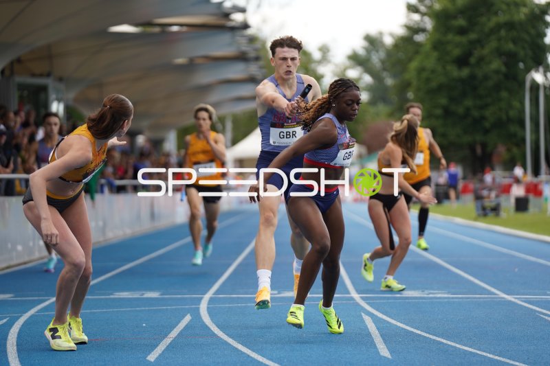 Great Britain beim 4x400m-Staffel-Wechsel im Michael-Hoffmann-Stadion Mannheim