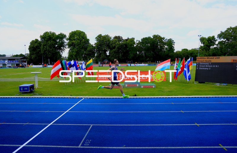 Athlet beim 4x400m Mixed U20 Timed Heats im Michael-Hoffmann-Stadion Mannheim