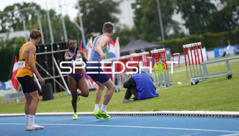 Staffelübergabe des GBR-Teams beim 4x100m-Lauf in Mannheim