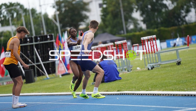 Staffelübergabe für Great Britain beim 4x100m-Wechsel in Mannheim