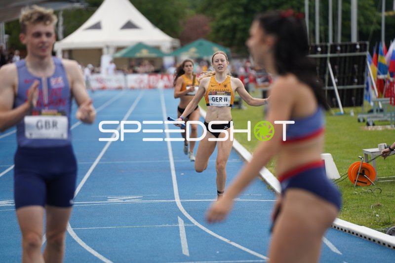 Deutschland (GER II) mit Staffelstab im 4x100m-Lauf in Mannheim