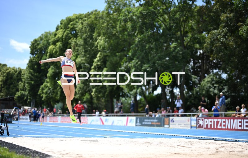 Thea Brown (Great Britain) beim Weitsprung im Michael-Hoffmann-Stadion Mannheim
