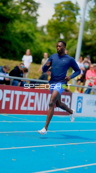 Sprinter beim Lauf im Michael-Hoffmann-Stadion Mannheim