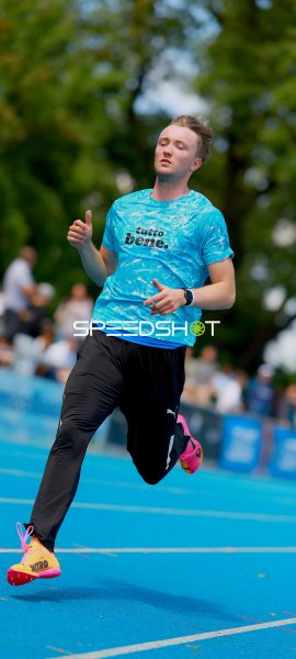 Läufer beim Sprint im Michael-Hoffmann-Stadion Mannheim