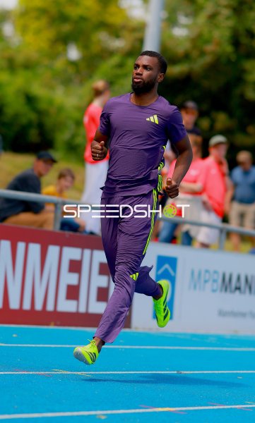 Läufer beim Sprint im Michael-Hoffmann-Stadion Mannheim