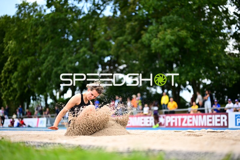 Weitsprung-Landung im Sand beim Leichtathletik-Meeting in Mannheim
