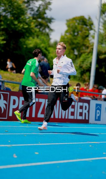 Läufer beim Sprint im Michael-Hoffmann-Stadion Mannheim