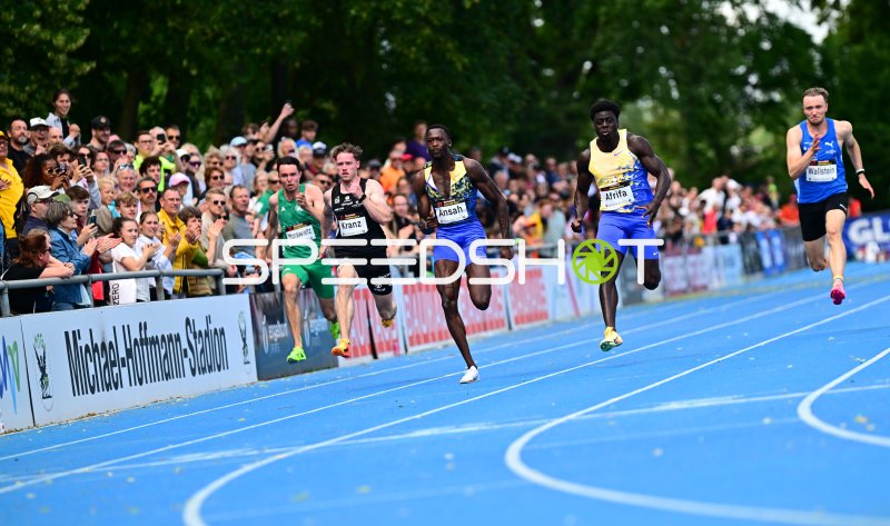 Elvis Afrifa und Benedikt Thomas Wallstein im 100m-Sprint im Michael-Hoffmann-Stadion Mannheim