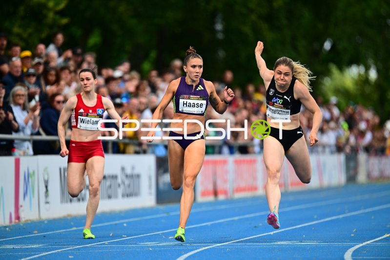 Sina Kammerschmitt und Rebekka Haase im Sprintfinale beim 32. Junioren-Gala Mannheim