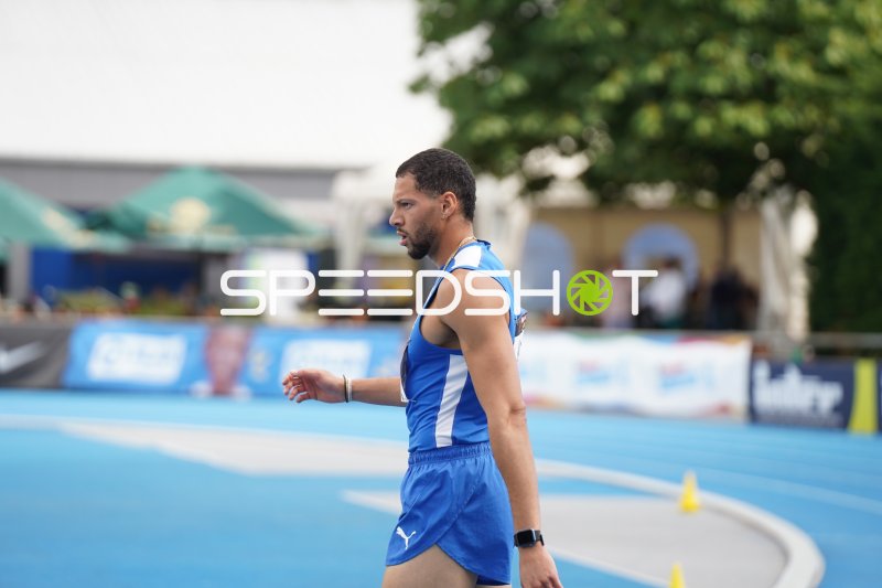 Athlet auf der Laufbahn beim Leichtathletik-Meeting in Mannheim