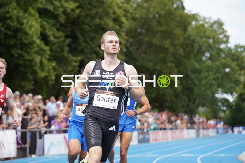 Robin Ganter (#6) beim 100m/200m-Lauf in Mannheim