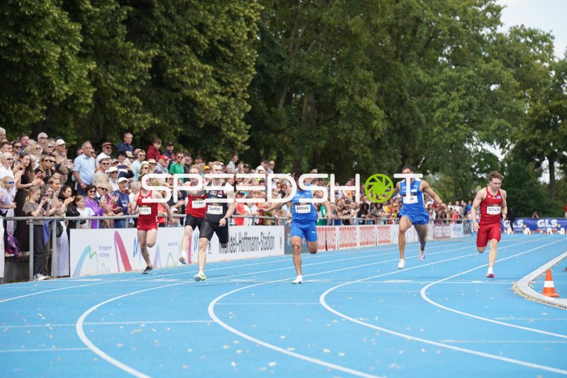 Robin Ganter (#6) im Sprintfinale beim Michael-Hoffmann-Stadion Mannheim
