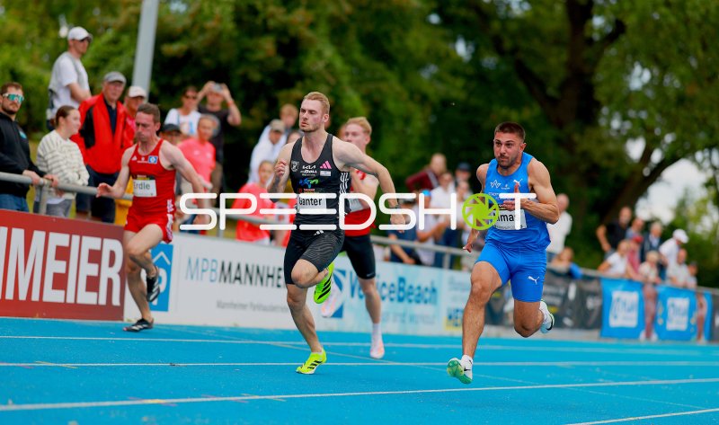 Almas Deniz (#459) und Robin Ganter (#6) im 200m-Sprint in Mannheim