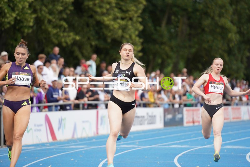 Sina Kammerschmitt (#8) im Sprintfinale beim Junioren-Gala Mannheim