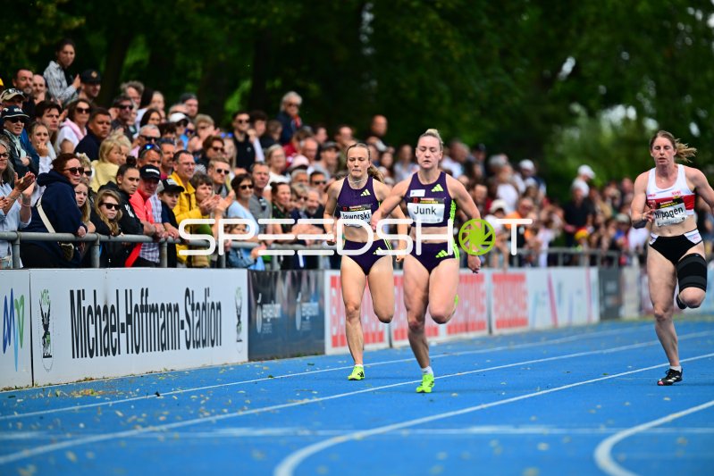 Nele Jaworski und Anna Knab im Sprintfinale im Michael-Hoffmann-Stadion Mannheim