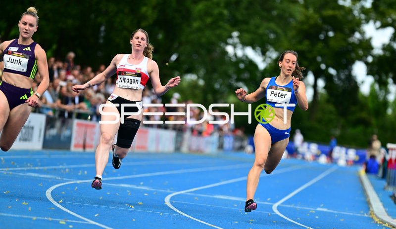 Daria Peter (#464), Lisa Nippgen (#479) und Sophia Junk beim Sprint in Mannheim
