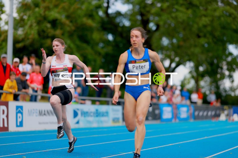 Daria Peter und Lisa Nippgen im Sprint beim Leichtathletik-Meeting Mannheim