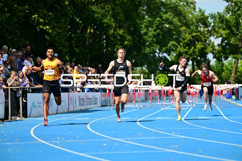 Gregory Minoue (#391), Koster, Betz und Unruh im 110m-Hürden-Finale