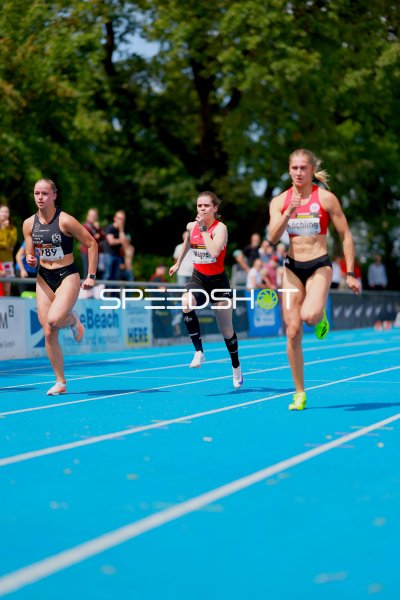 Sandra Wagner (#12) und weitere Athletinnen im 100m/200m-Sprint