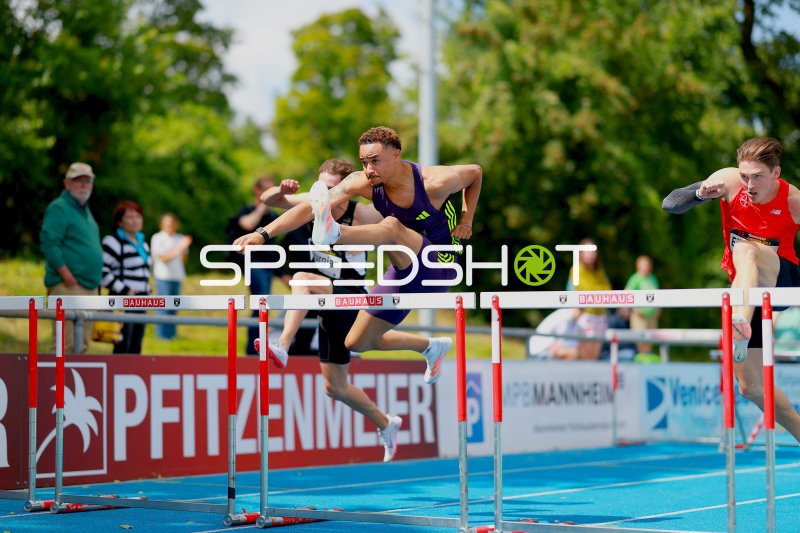Manuel Mordi und Tim Eikermann im 110m-Hürden-Wettkampf in Mannheim