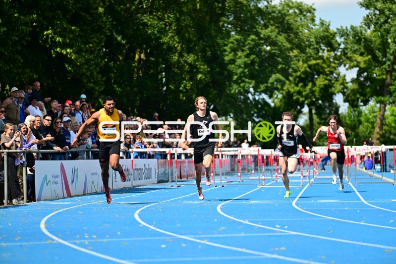 Gregory Minoue (#391) und Timme Koster (#258) im 110m-Hürdenlauf in Mannheim