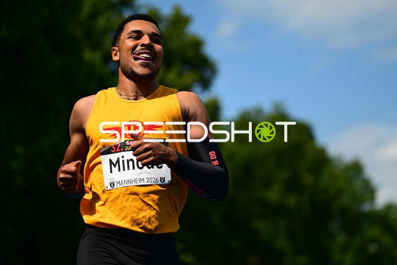 Gregory Minoue (#391) beim Lauf im Michael-Hoffmann-Stadion Mannheim
