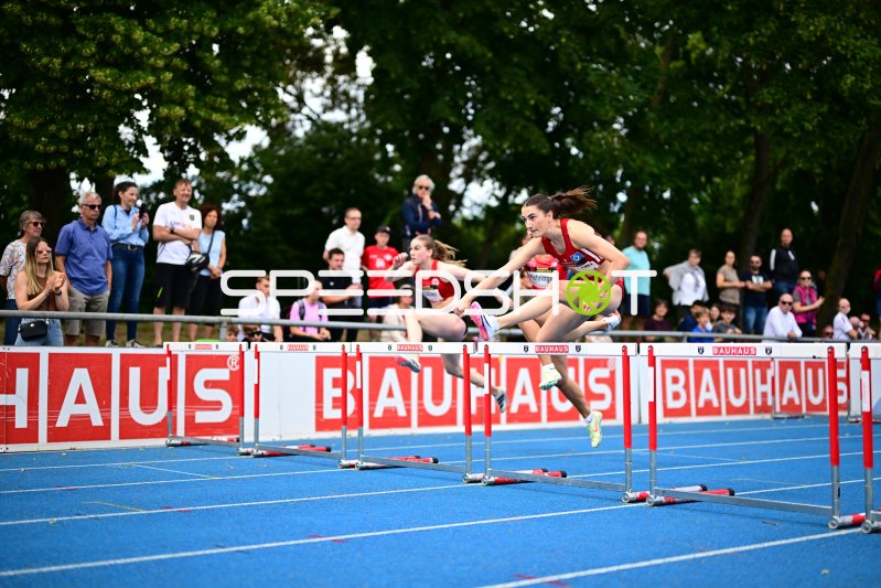 Line Schröder beim 100m-Hürdenlauf im Michael-Hoffmann-Stadion Mannheim