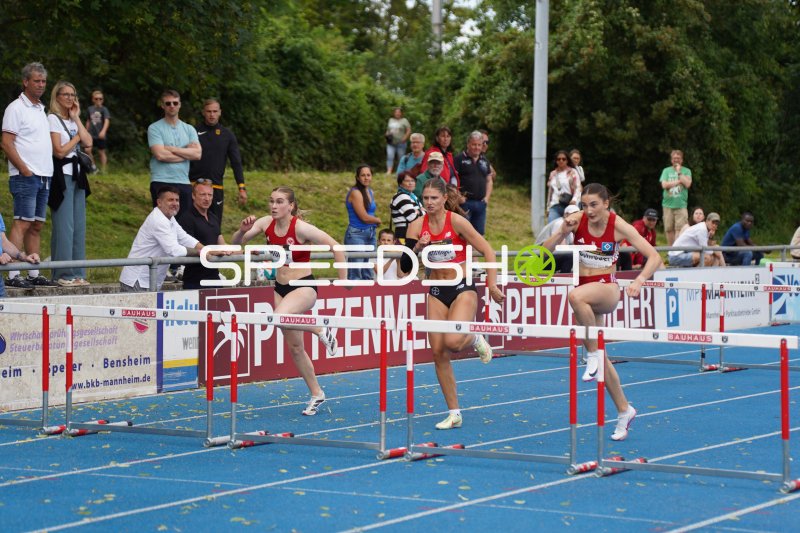 Lea Mehringer und Line Schröder im 100m-Hürdenlauf in Mannheim