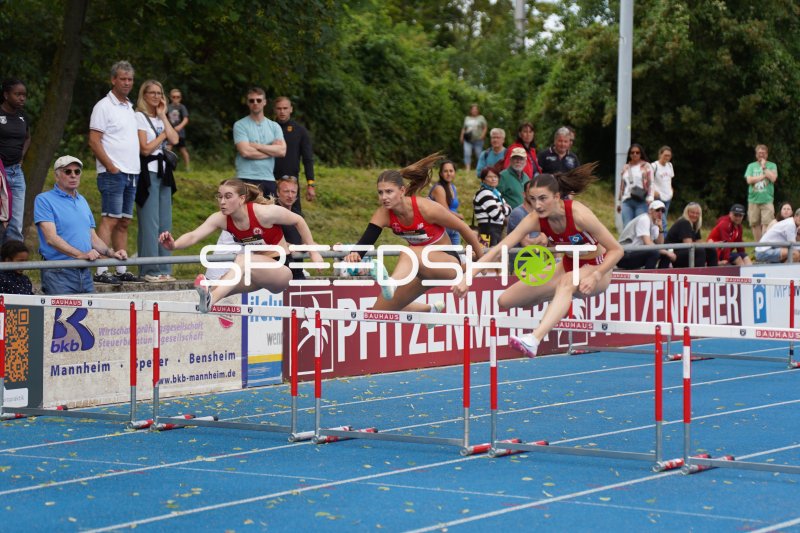 Line Schröder und Lea Mehringer beim 100m-Hürdenlauf in Mannheim