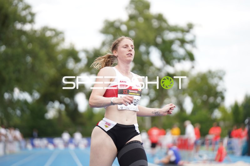 Lisa Nippgen (#32) beim Sprint im Michael-Hoffmann-Stadion Mannheim