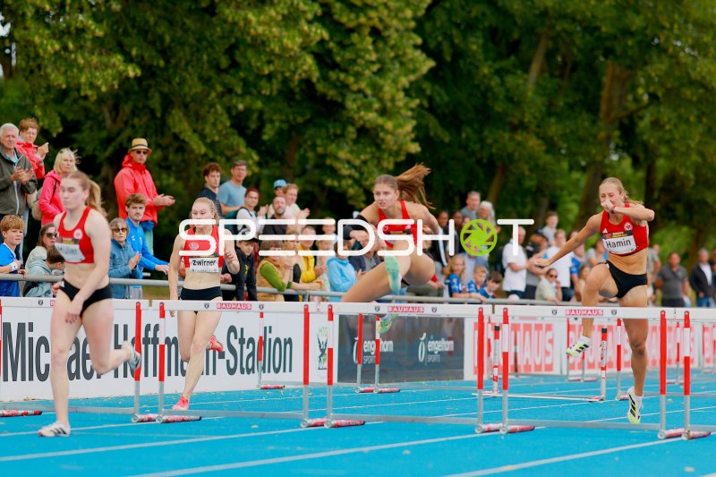 Lea Mehringer und Sara Hamin im 10-Hürden-Rennen im Michael-Hoffmann-Stadion Mannheim