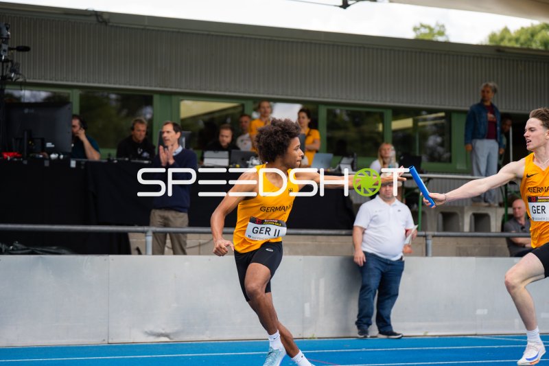 Magnus Skupin-Alfa beim Staffelwechsel im 4x100m-Lauf in Mannheim