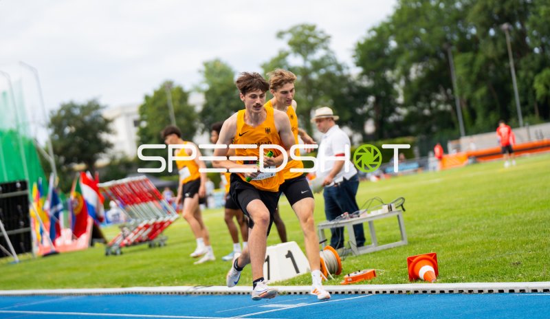 Nikolas Raeth und Tjark Schult beim 4x400m-Staffelwechsel für Germany