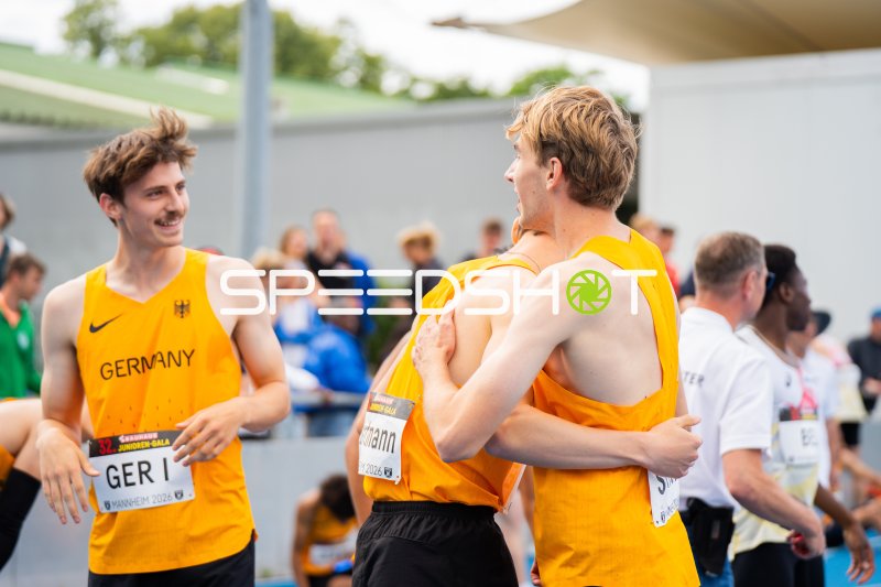 Nikolas Raeth und deutsche Athleten nach dem Wettkampf bei der 32. Junioren-Gala Mannheim
