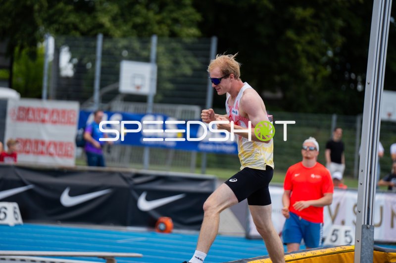 Athlet beim Sprint im Michael-Hoffmann-Stadion Mannheim